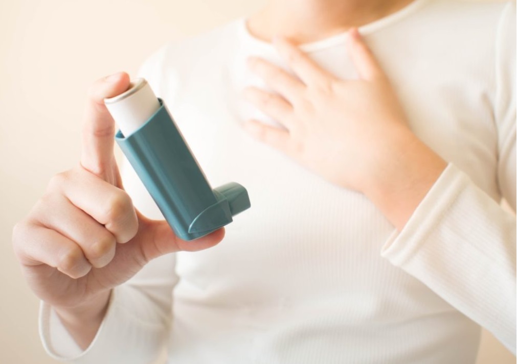 Бронхиальная астма приравнивается к одной из усложняющих штамм «Омикрон» причин