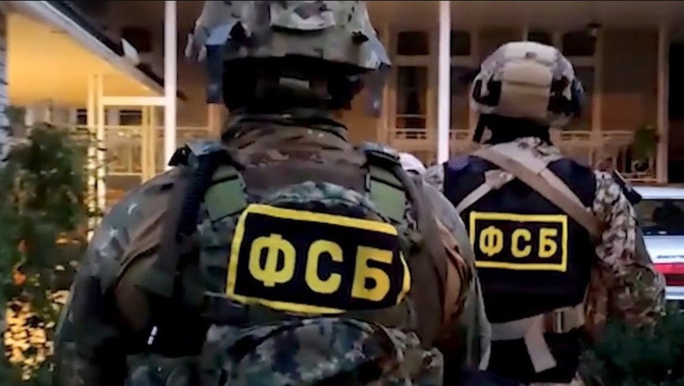 Сотрудники ФСБ задержали дуэт контрабандистов с диверсантским набором