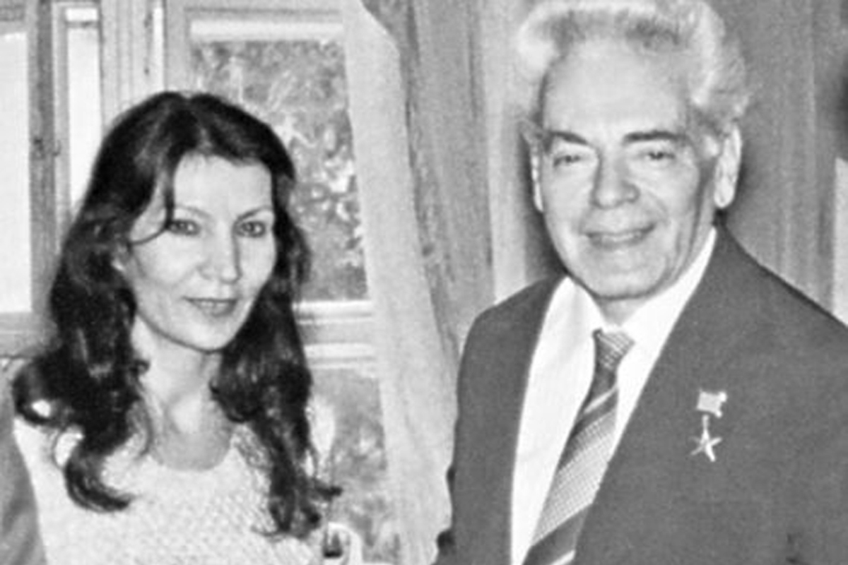 Письма Аркадия Райкина помогли узнать, как ему удалось познакомить Брежнева с Джуной