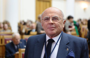 Академик Александр Запесоцкий рассказал, как советские мифы привели СССР к расцвету