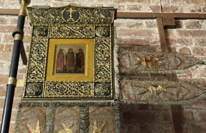 В храм Василия Блаженного вернулись исчезнувшие на 100 лет хоругви