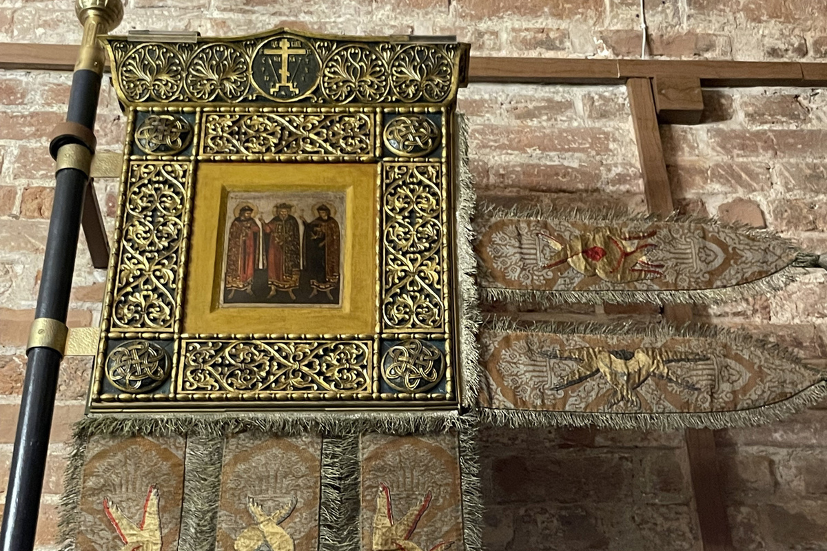 В храм Василия Блаженного вернулись исчезнувшие на 100 лет хоругви
