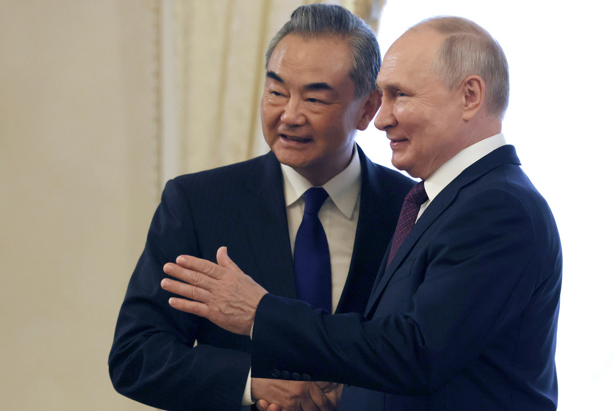 «Чихать хотели на США»: визит китайского министра к Путину стал беспрецедентным