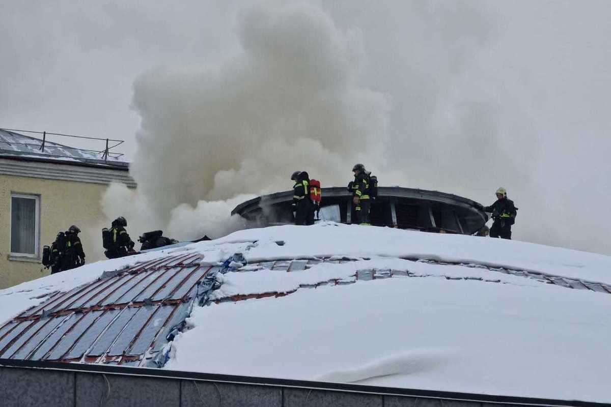 Озвучены подробности пожара в Театре сатиры: горит обрешетка под утеплитель