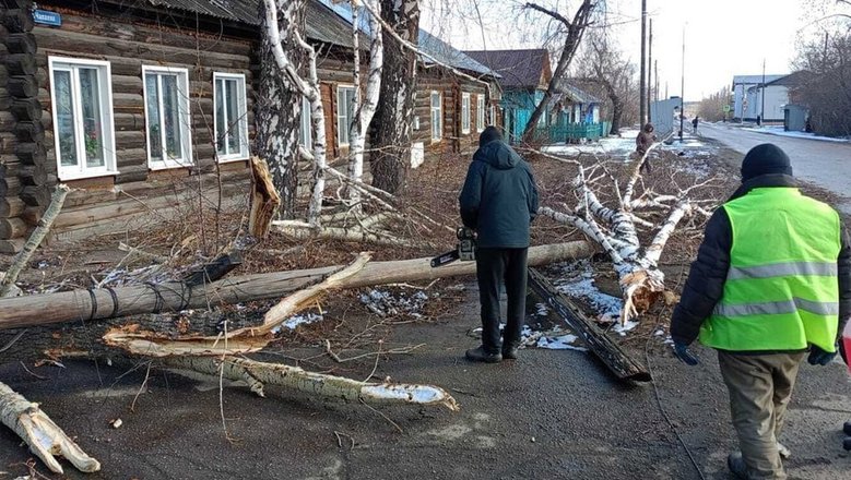 Штормовой ветер повредил крыши более 140 домов в Тайшетском районе