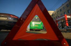 Утреннее ДТП в Новосибирске: троллейбус и маршрутка не поделили дорогу