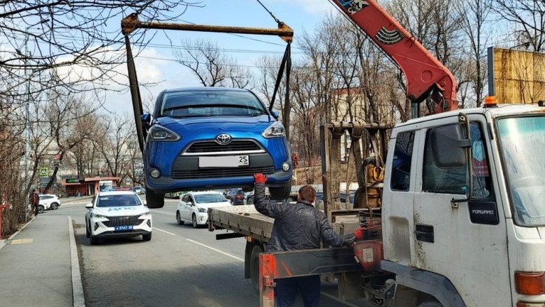 Владивосток борется с хаотичной парковкой у торговых центров
