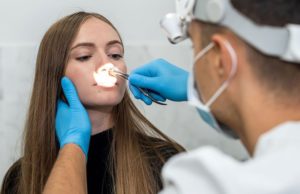 Охриплость голоса: причины, влияние заболеваний и эффективные методы восстановления
