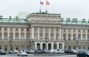 Петербург увеличит пособия студенческим семьям более чем в три раза