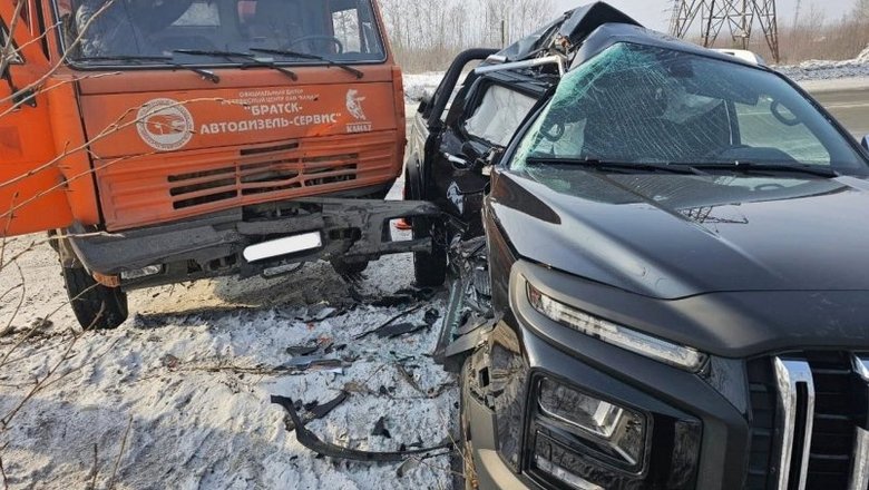 Госавтоинспекция ищет очевидцев ДТП с участием пикапа и КАМАЗа в Братске