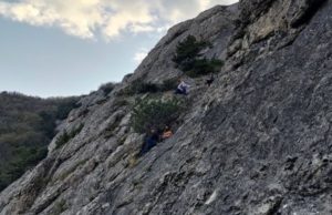 Спасение на горе: в Феодосии эвакуировали туристов с “Спящей красавицы”