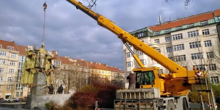 Москва требует от Праги вернуть демонтированный памятник маршалу Коневу